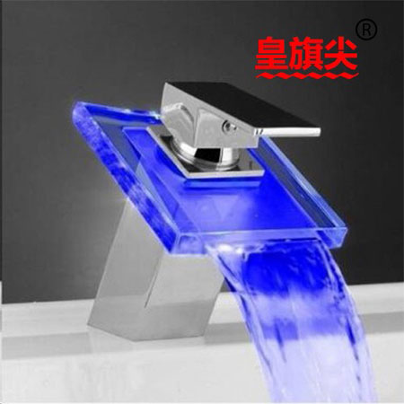 衛浴新亮點(diǎn) 皇旗尖LED發(fā)光水龍頭欣賞