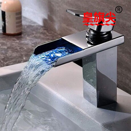 衛浴新亮點(diǎn) 皇旗尖LED發(fā)光水龍頭欣賞