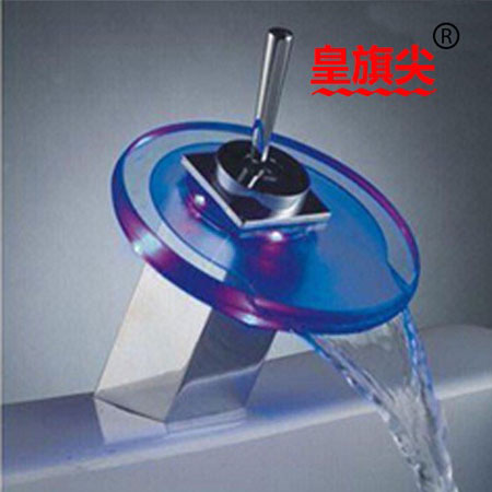 衛浴新亮點(diǎn) 皇旗尖LED發(fā)光水龍頭欣賞