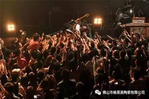 小眾音樂(lè )會(huì )-追夢(mèng)人唱響青春