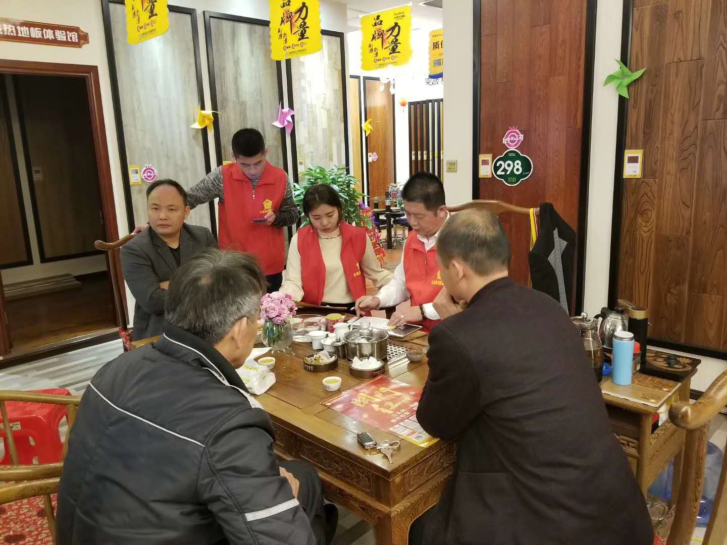品牌營(yíng)銷(xiāo)|榮事達地板經(jīng)銷(xiāo)商不靠扶持靠實(shí)干，活動(dòng)進(jìn)行中