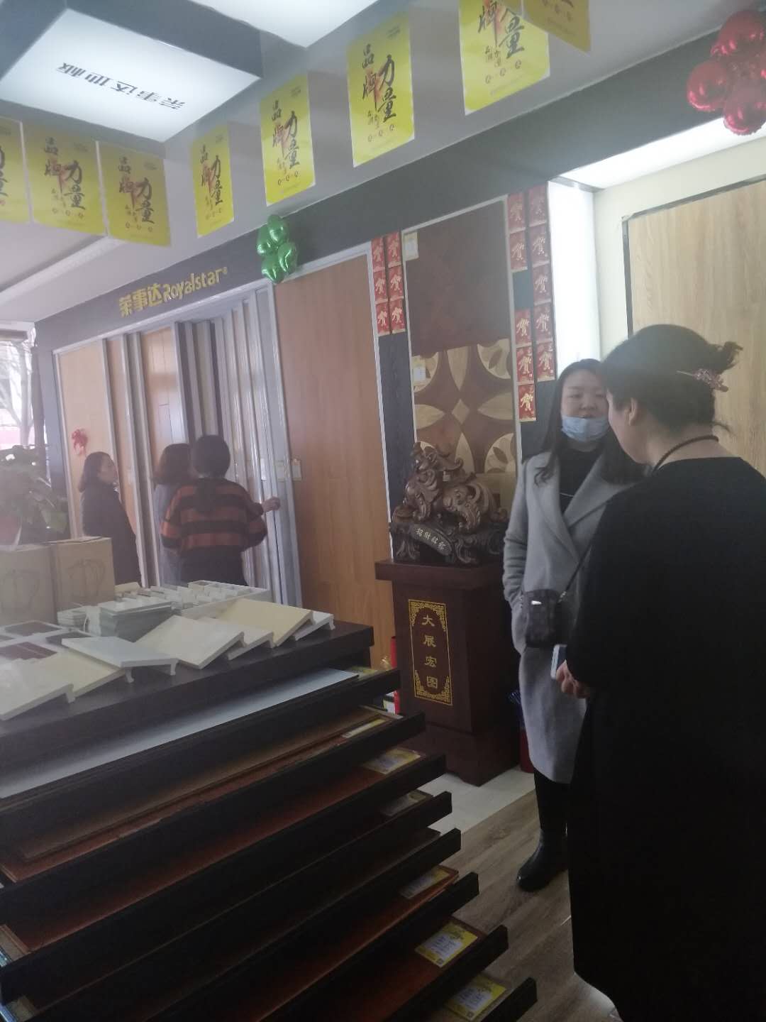 品牌日記|榮事達地板優(yōu)秀品質(zhì)征服消費者，多地捷報頻傳