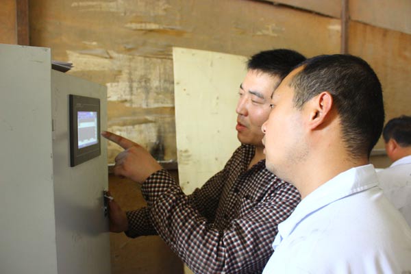 品牌技術(shù)|宏達木業(yè)細木工板區域新預壓機正式投入運行
