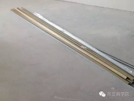 家里裝個吊頂一月用了1000元電，劣質吊頂你敢用？