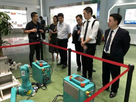 攜手打造中國智能制造示范企業，王力與富士康簽約戰略合作協議