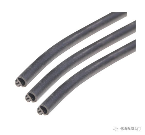 冬天寒氣逼人，不怕，這里有皇庭金門(mén)鋁合金門(mén)窗