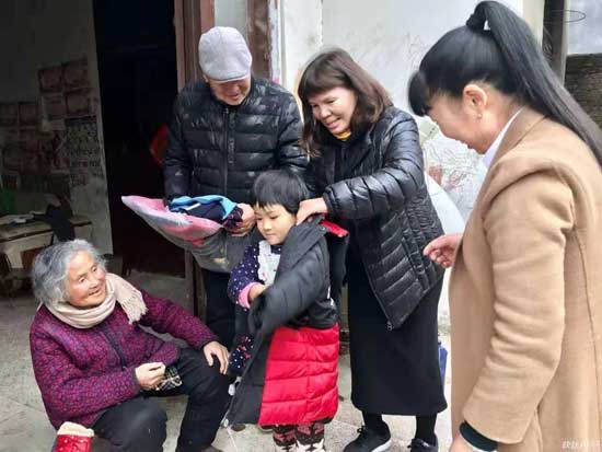 “贈人玫瑰，手有余香” 林德漆回饋社會 與愛同行