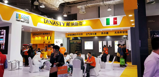 戴納斯帝壁掛爐亮相濟南國際暖通展，成備受關(guān)注“明星展位”