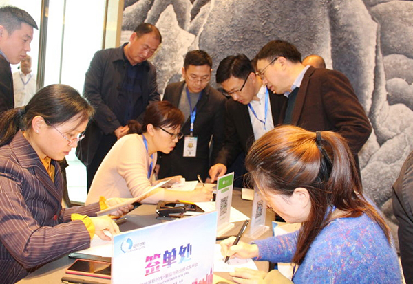 藍貝思特攜光能黑板亮相中國教育裝備展，引廣泛關(guān)注