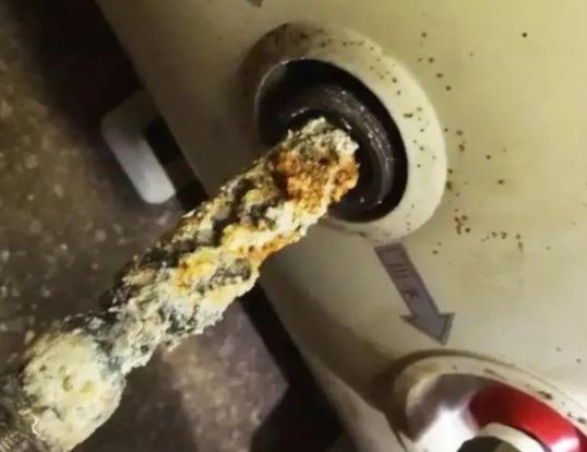 20元的電熱水器鎂棒，自己一樣可以輕松替換！