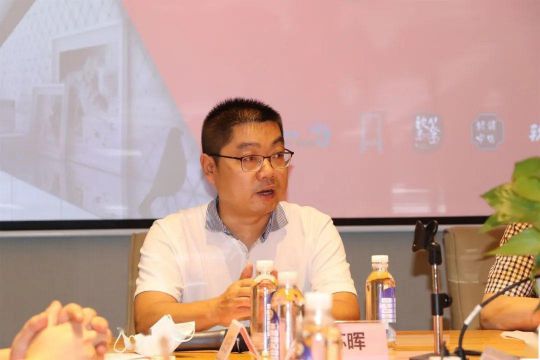 “中國軟裝定制聯(lián)盟燈具專(zhuān)業(yè)委員會(huì )企業(yè)品牌座談會(huì )”隆重召開(kāi)