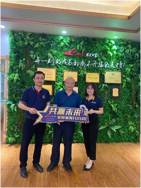 君匠世家藝術(shù)壁材 攜手華南理工大學(xué)涂偉萍教授技術(shù)創(chuàng  )新