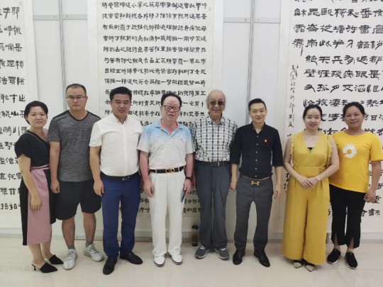 中山市燈飾照明行業(yè)協(xié)會(huì )黨支部出席建黨99周年李圯書(shū)法展 