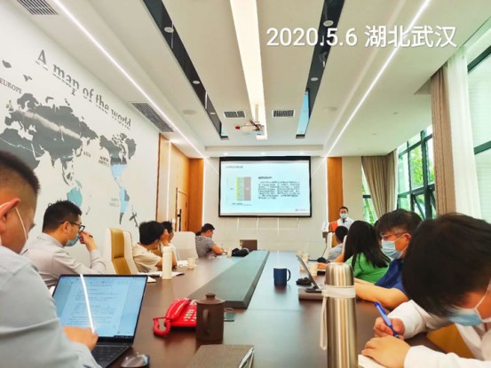 回鄉代理做堿克瓷磚背膠，滴滴司機不再奔波