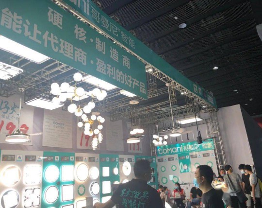 建博會(huì )上各大智能家居品牌產(chǎn)品奪目，經(jīng)銷(xiāo)商打開(kāi)下半年市場(chǎng)可參考