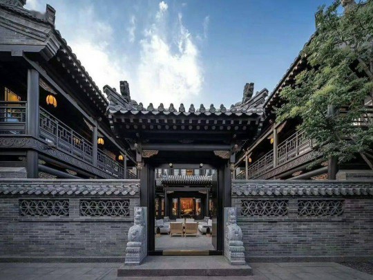 中式圍合院落，三宅仿古門窗，共譜歲月輝煌