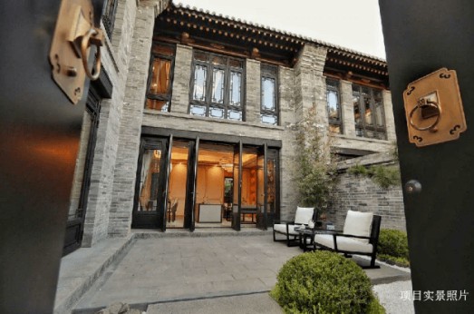中式圍合院落，三宅仿古門窗，共譜歲月輝煌