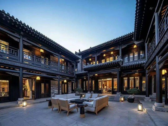中式圍合院落，三宅仿古門窗，共譜歲月輝煌