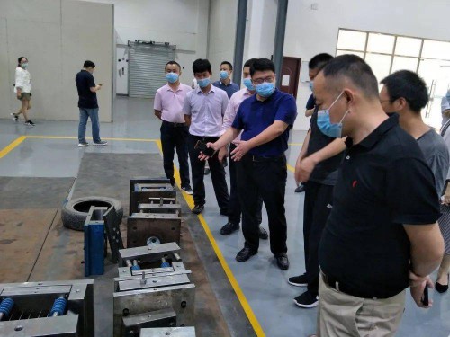 全面落實(shí)“深瑞LED合作十條”，一批LED企業(yè)考察江西瑞昌 