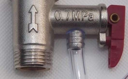 電熱水器加熱時水管老滴水，需要找到解決方法才行