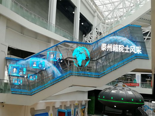 創(chuàng  )意黑科技LED透明屏在科技展館中的應用