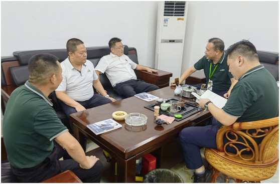 三只兔總裁韓軍一行蒞臨雷諾瓷磚膠參觀考察，初步達成合作意向