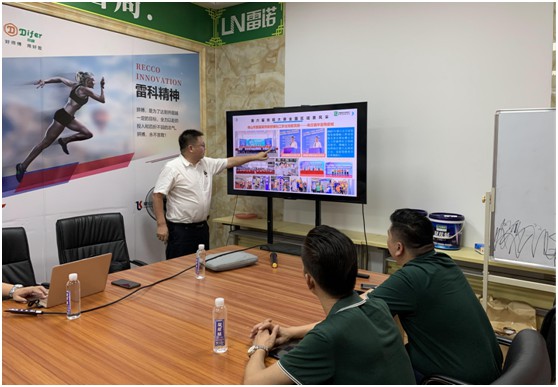 三只兔總裁韓軍一行蒞臨雷諾瓷磚膠參觀考察，初步達成合作意向