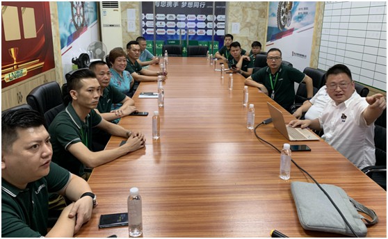 三只兔總裁韓軍一行蒞臨雷諾瓷磚膠參觀考察，初步達成合作意向