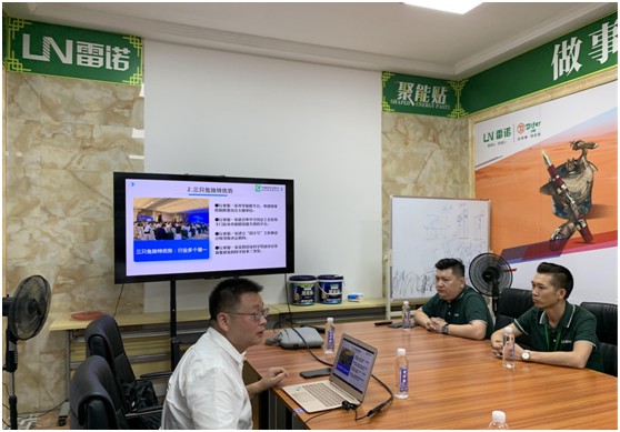三只兔總裁韓軍一行蒞臨雷諾瓷磚膠參觀考察，初步達成合作意向