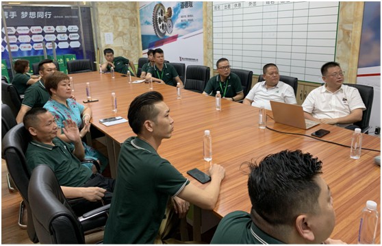 三只兔總裁韓軍一行蒞臨雷諾瓷磚膠參觀考察，初步達成合作意向
